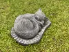Artikelbild 2 des Artikels “Lilith - Liegende Katze auf Sockel, 33 cm  | Steinguss “